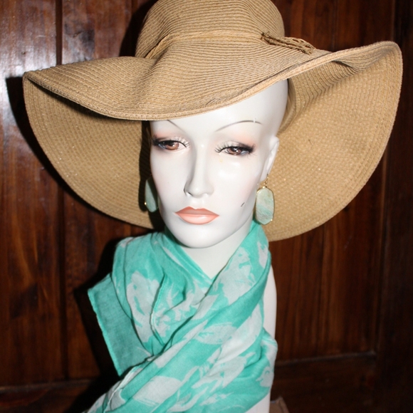 Vintage Style Hat, Earrings, & Beautiful Illuminating Scarf/Wrap☆SCARF GLOWS - Picture 13 of 14